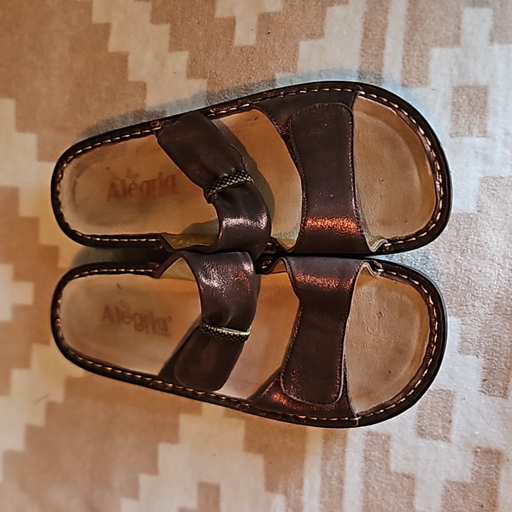Alegria sandals velcro closure. Very cute sz 8